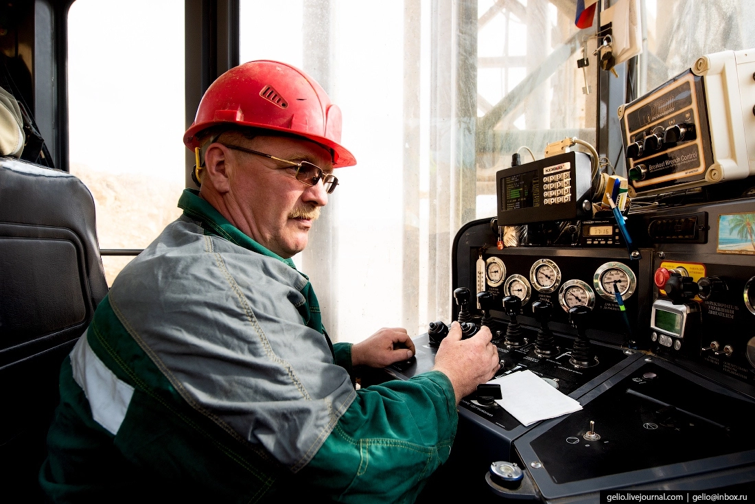 Подготовка управляемого взрыва — процесс, требующий максимальной точности.