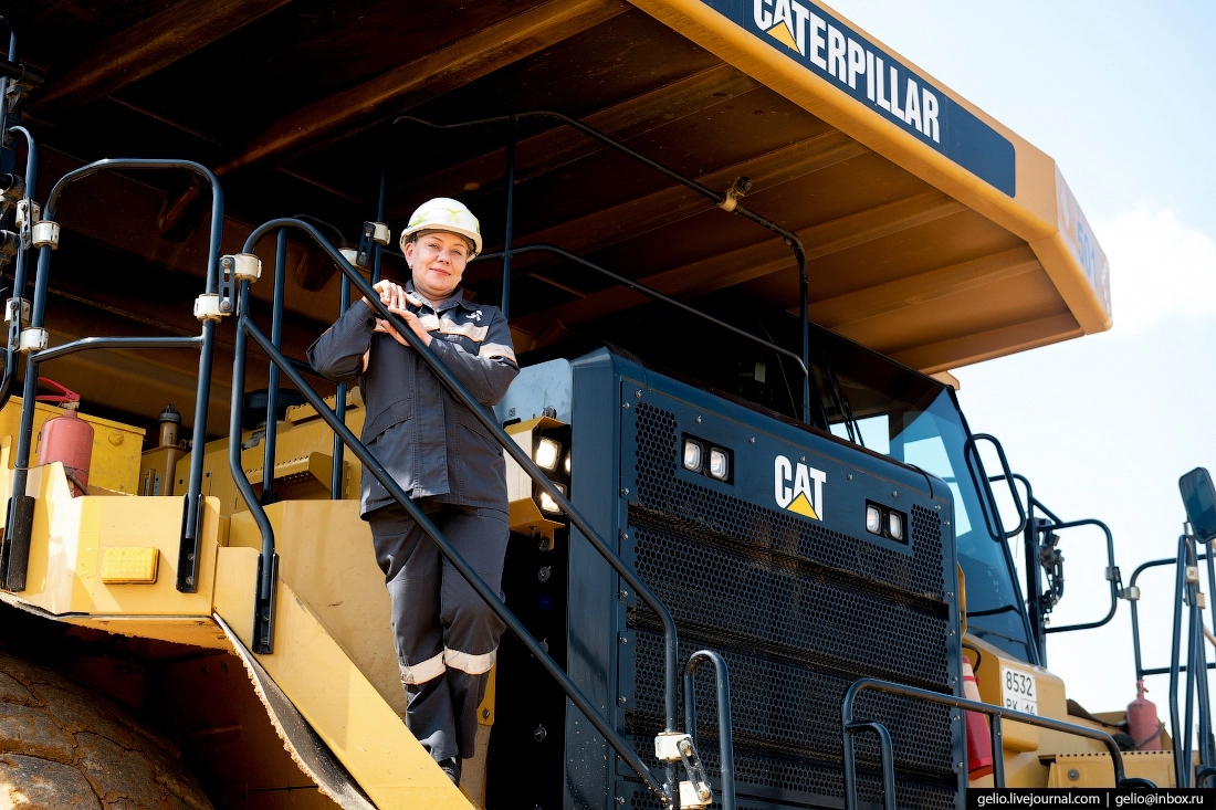 На Куранахском месторождении «Полюса» в Якутии наряду с мужчинами карьерными самосвалами управляют и женщины.
