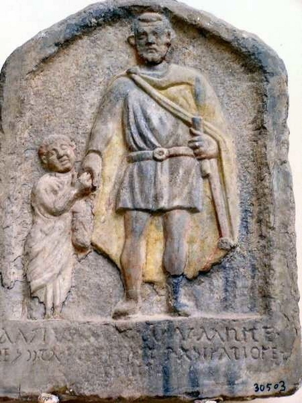 Стела из Александрии с изображением солдата и его сына, первая половина III века н.э.