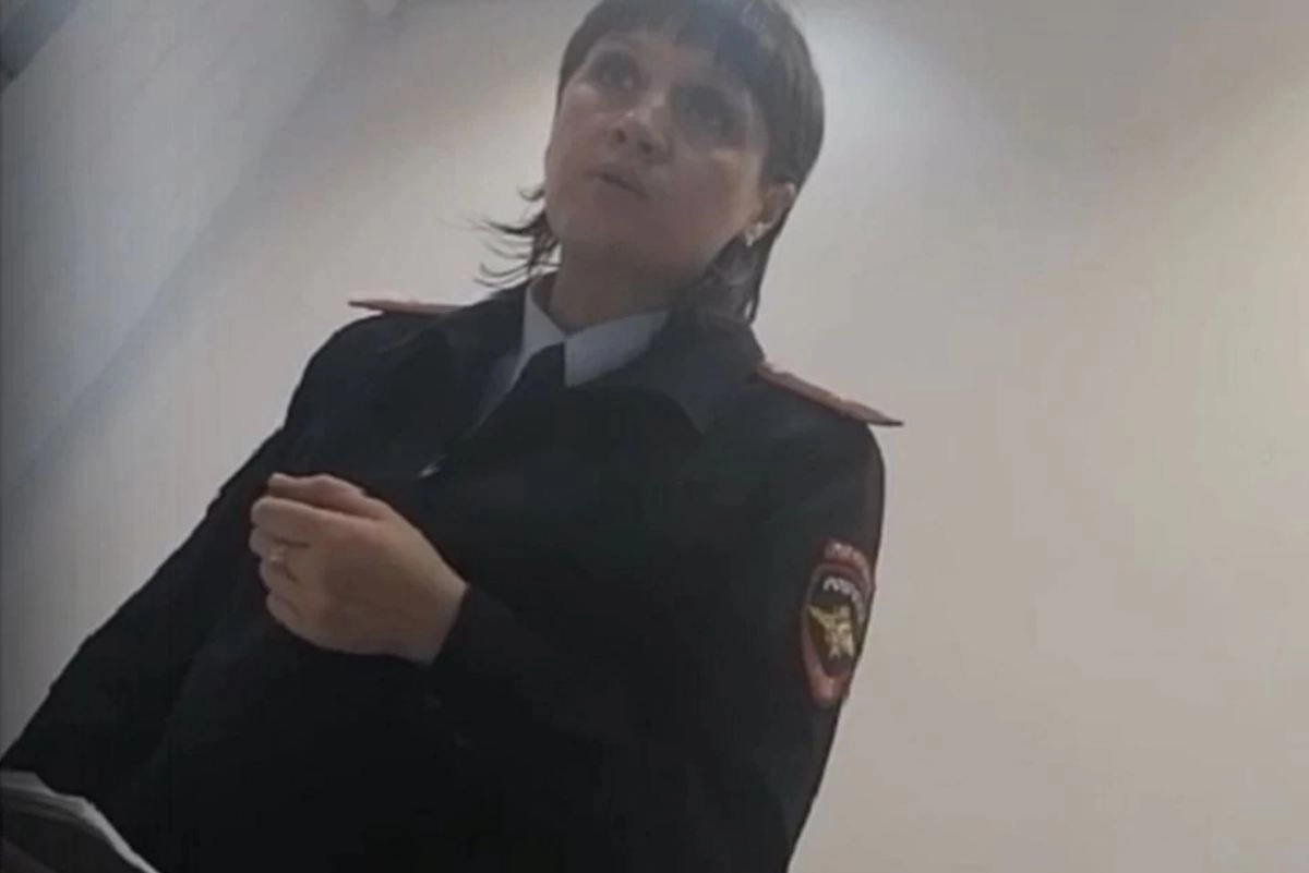 Полиция без цензуры. Сотрудница полиции. Отдел полиции сотрудники женщины. Женщины сотрудники полиции Тюмени.