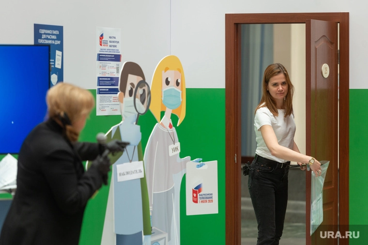 Согласно новым правилам проведения голосования, количество голосующих по вопросу внесения поправок в Конституцию РФ на участке не должно превышать 8-12 человек в час