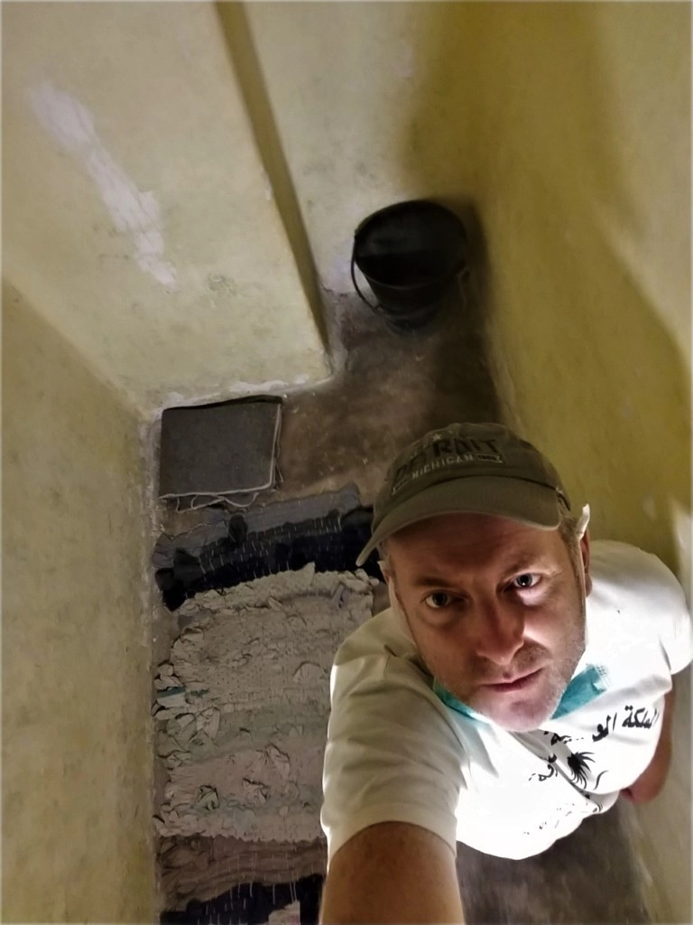 Некоторые сидели здесь годами, в крохотных камерах без окон, без кровати, размером 2x2 метра и ведром для справления естественной нужды. Жуткое место Некоторые сидели здесь годами, в крохотных камерах без окон, без кровати, размером 2x2 метра и ведром для справления естественной нужды. Жуткое место