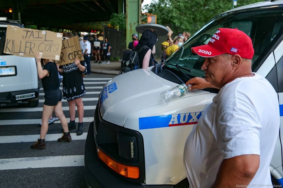 Среди тех, кто поддерживал полицию было немало сторонников Трампа, но я бы точно не сказал, что это была акция связанная с его персоной. Среди тех, кто поддерживал полицию было немало сторонников Трампа, но я бы точно не сказал, что это была акция связанная с его персоной.