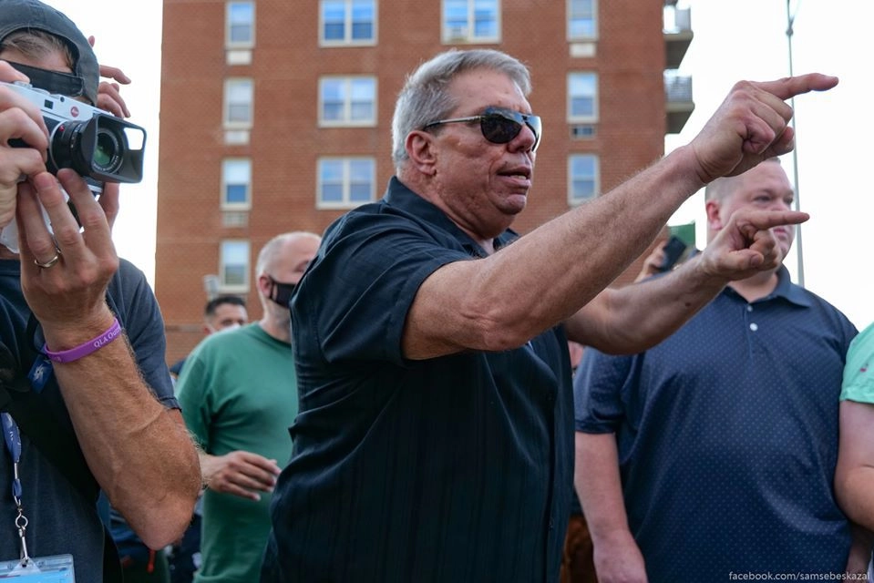 Суть конфликта была в том, что BLM-щики ударили женщину. Ну и понеслось. Суть конфликта была в том, что BLM-щики ударили женщину. Ну и понеслось.