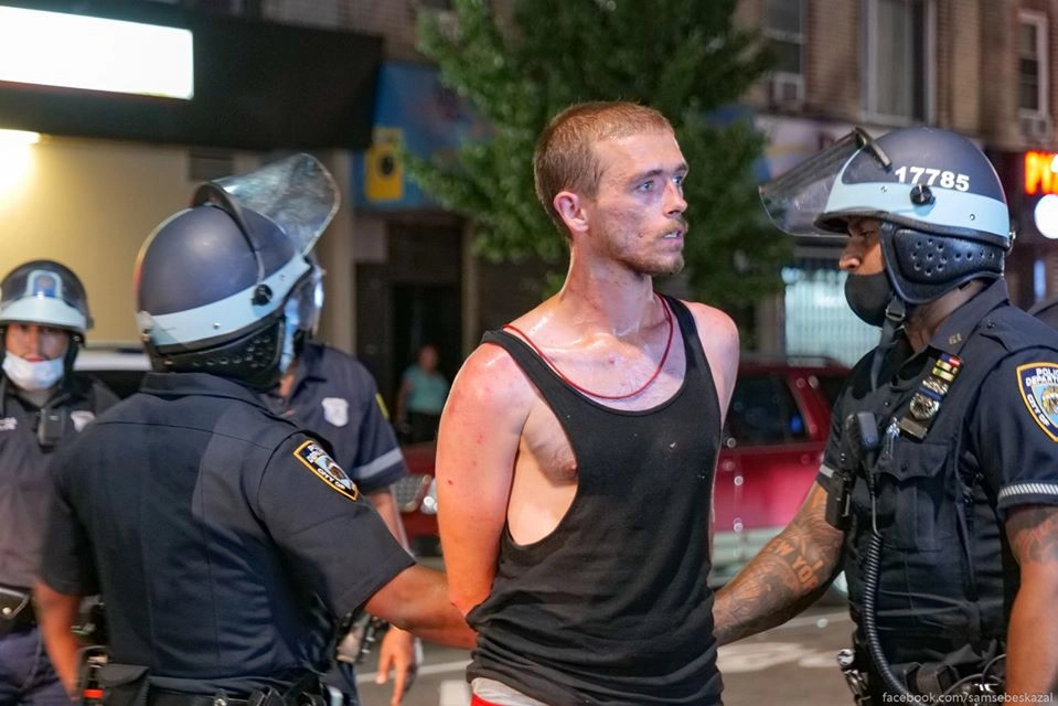 Всех разогнали, а самых упорных арестовали. Конец. Всех разогнали, а самых упорных арестовали. Конец.