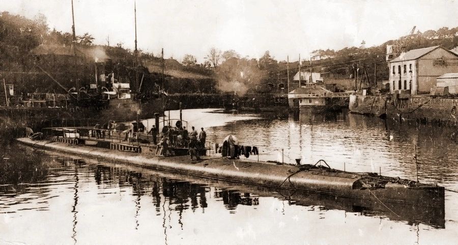 «Архимед» в арсенале военно-морской базы Бреста после вступления в строй в 1910 году «Архимед» в арсенале военно-морской базы Бреста после вступления в строй в 1910 году