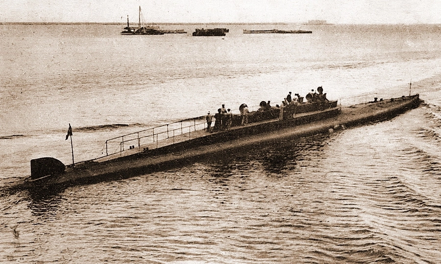 «Архимед» на рейде Шербура в ходе испытаний, 1910 год «Архимед» на рейде Шербура в ходе испытаний, 1910 год