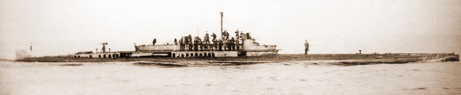 «Архимед» после модернизации 1915 года: хорошо видно установленное на корме 47-мм орудие «Архимед» после модернизации 1915 года: хорошо видно установленное на корме 47-мм орудие