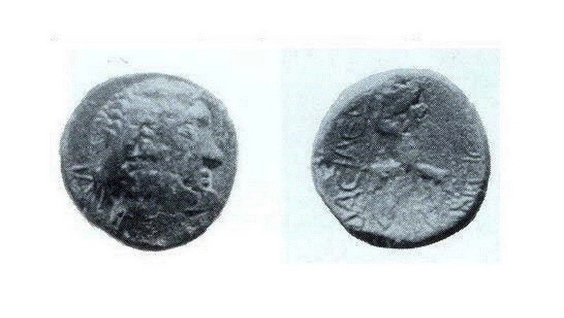 Бронзовая монета, которую чеканили восставшие рабы. На одной стороне изображён мужской профиль, а на другой сделана надпись «царь Ант[иох]».