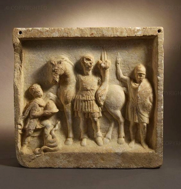 Стела с изображением всадника, его слуги и пешего воина, III–II века до н.э. Музей археологии, Сиракузы.