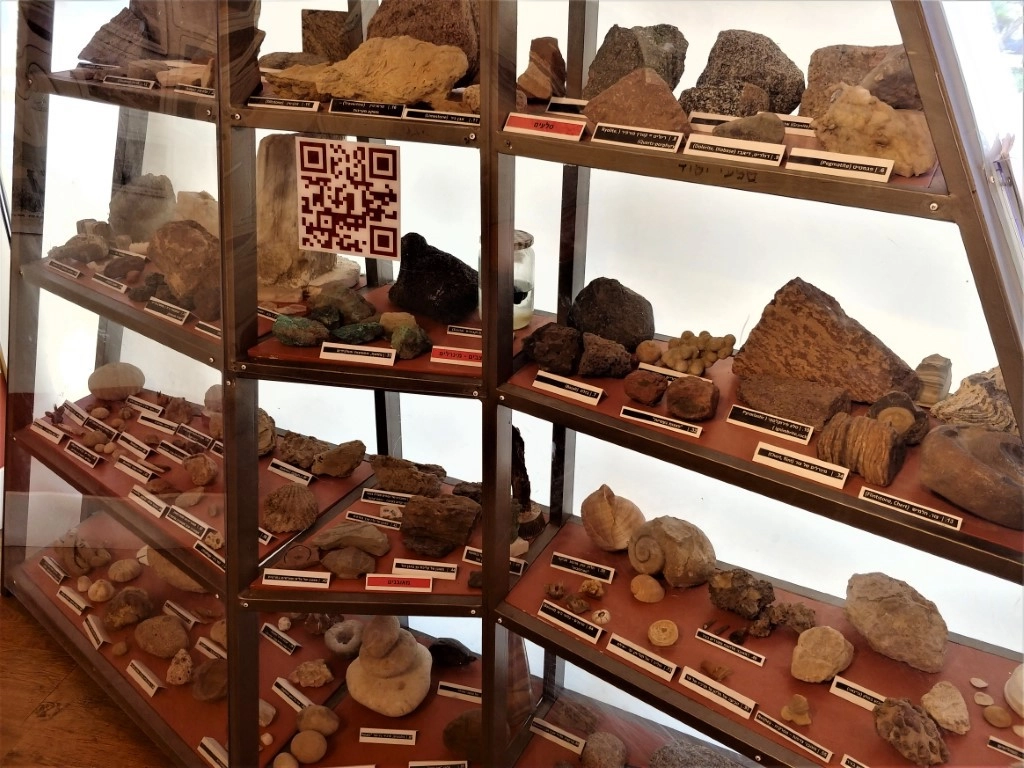 Можно посмотреть выставку эйлатского камня, добываемого на рудниках в окрестностях города -