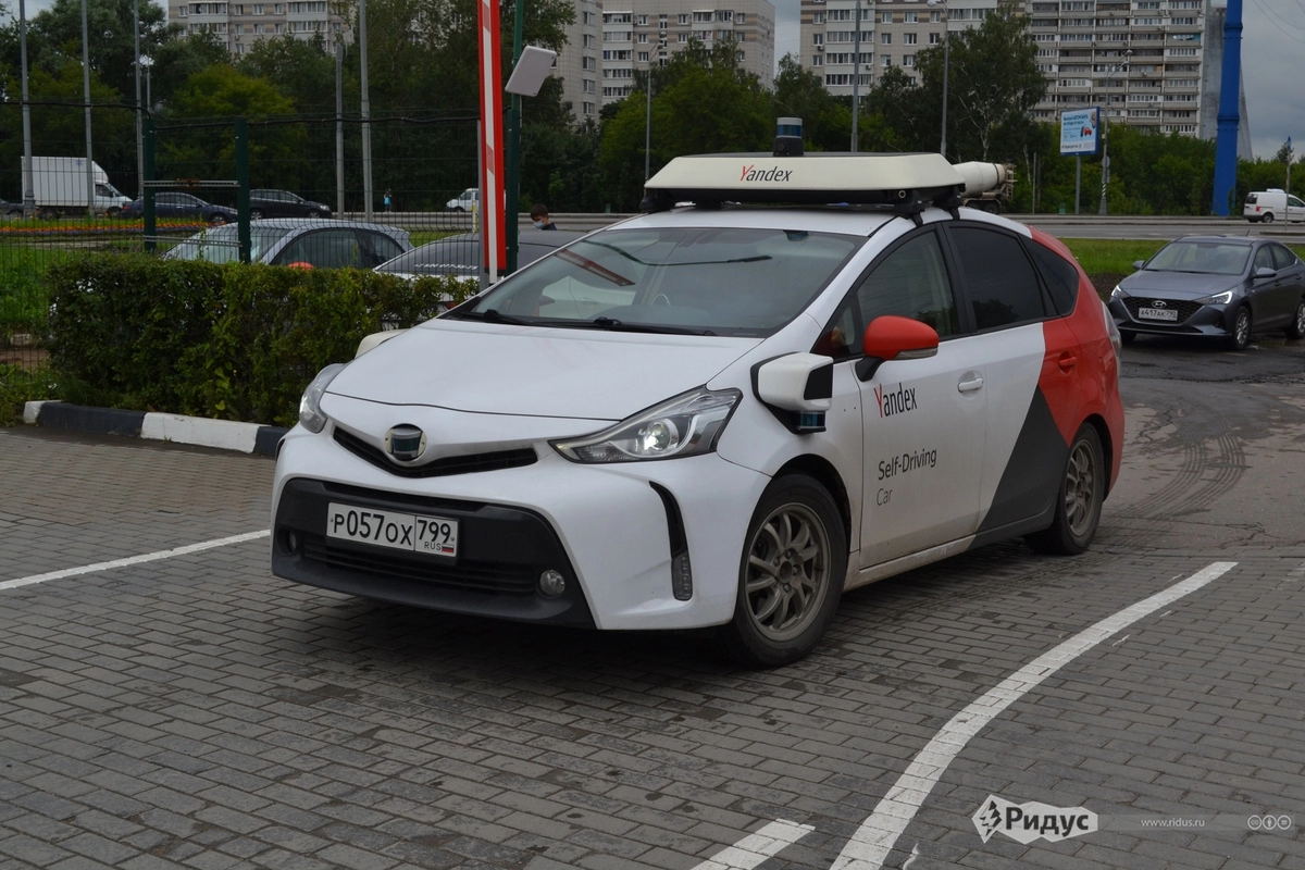 Для предыдущего поколения автопилота Яндекс использовал Toyota prius (второго поколения).