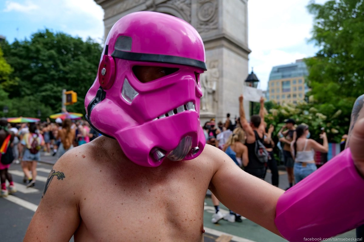 1. Имперские штурмовики за ЛГБТ!