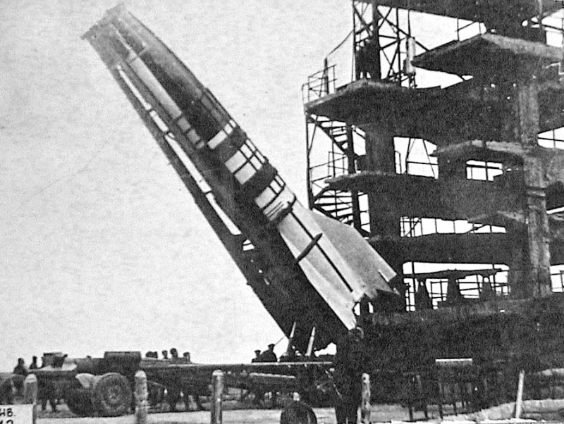 Установка баллистической ракеты А-4 (V-2) на испытательный стенд полигона Капустин Яр. РКК «Энергия»