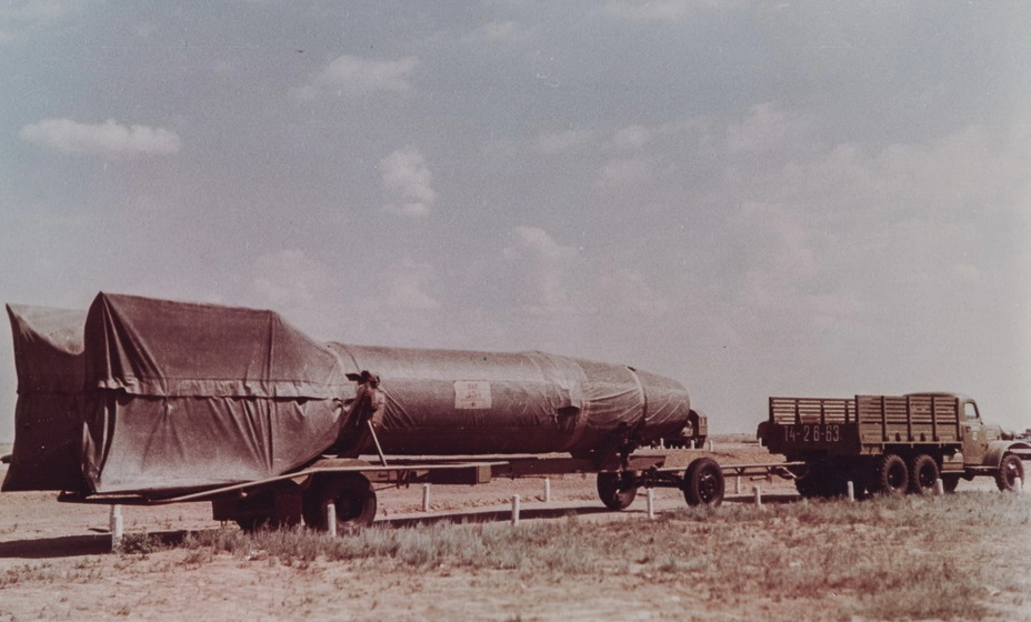 Автопоезд с баллистической ракетой Р-1 (8А11) на полигоне Капустин Яр mil.ru