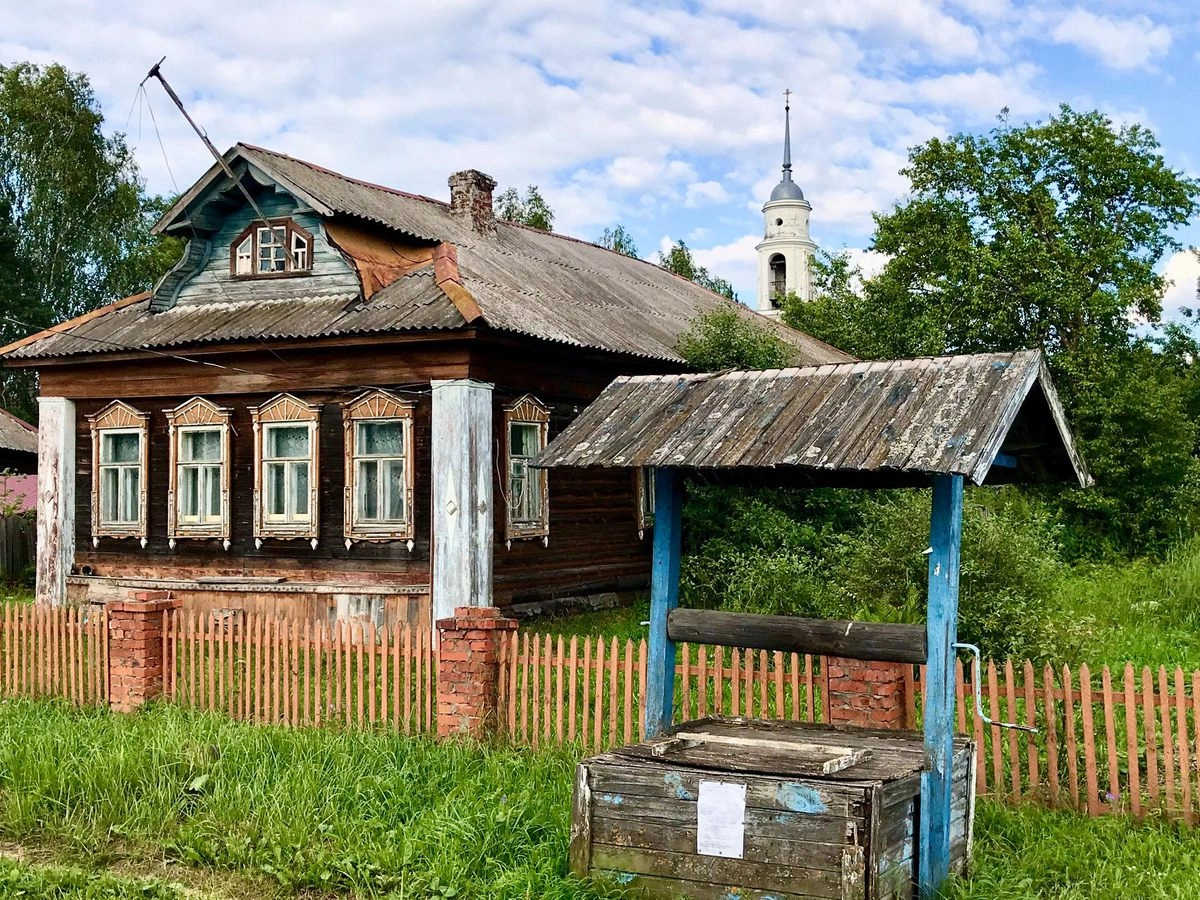 Раменье — деревня в Дмитровском районе Московской области, в составе сельского поселения Куликовское. Население — 168 чел. (2010). До 1979 года — центр Раменского сельсовета. В деревне действует Вознесенская церковь 1842 года постройки.
