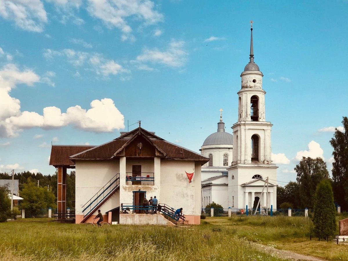 В 1932 г. церковь закрыли и разграбили. Помещение использовалось под зернохранилище. К южной стене храма в 1950-х гг. было пристроено складское помещение для хранения минеральных удобрений. В 1985 г. храм переоборудовали под спортивный зал, в здании колокольни размещалась сельская библиотека. 