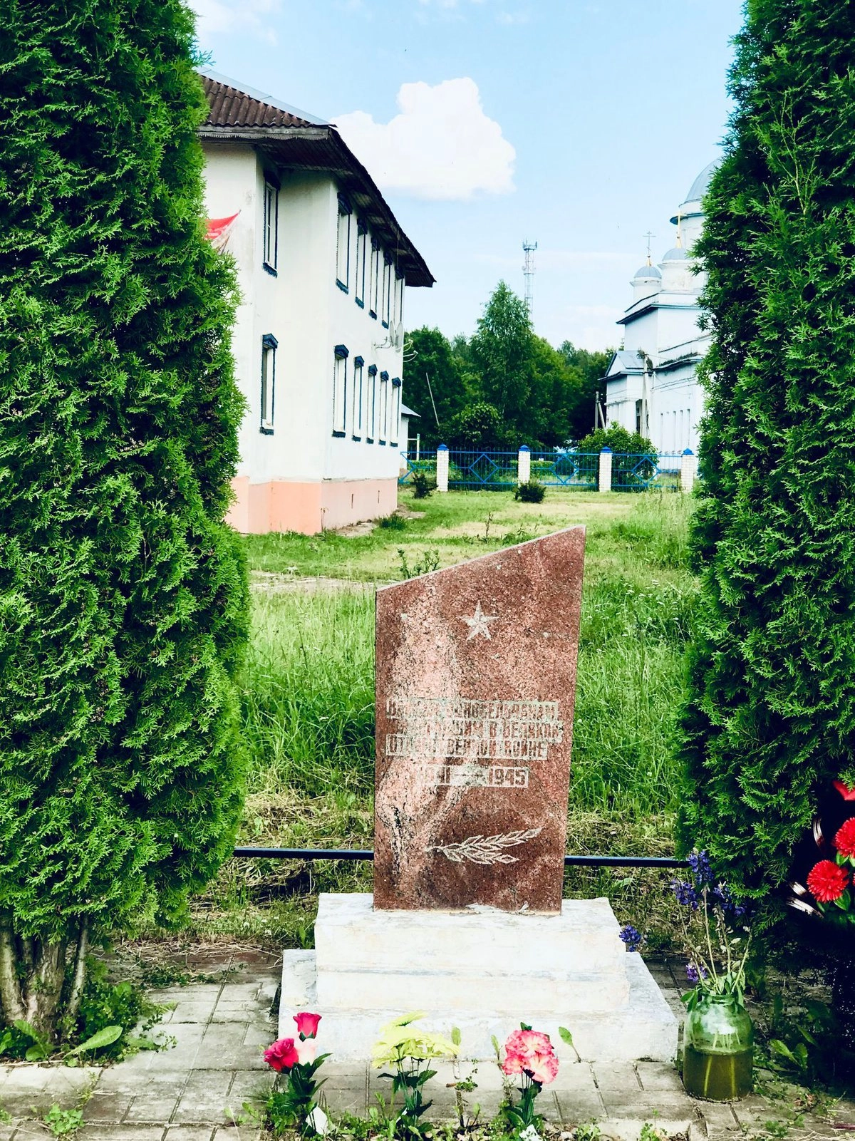 Деревня Раменье, Подмосковье, июль 2020. Мемориал павшим в Великой течественной. 