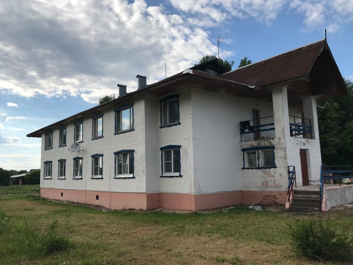 Общага советских времен в самом центре Раменья. Отдана полностью мигрантам, которые трудятся в полях и на заводе по производству плитки в Рогачево. 