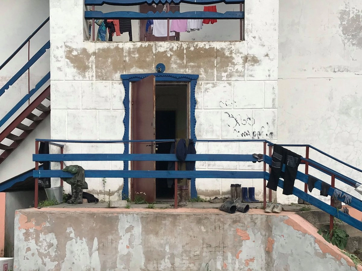 Не знаю, нравится ли местным жителям соседство с мигрантами, мне бы понравилось такое вряд ли. 