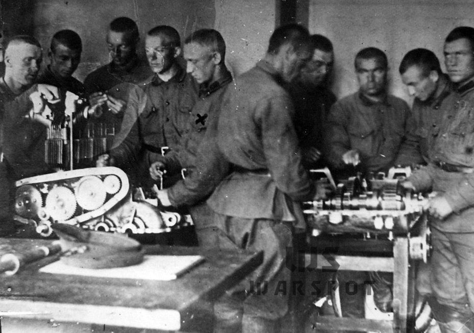 Н.Ф. Шашмурин (отмечен крестиком) во время прохождения практики в 1-й механизированной бригаде им. Калиновского, 1931 год