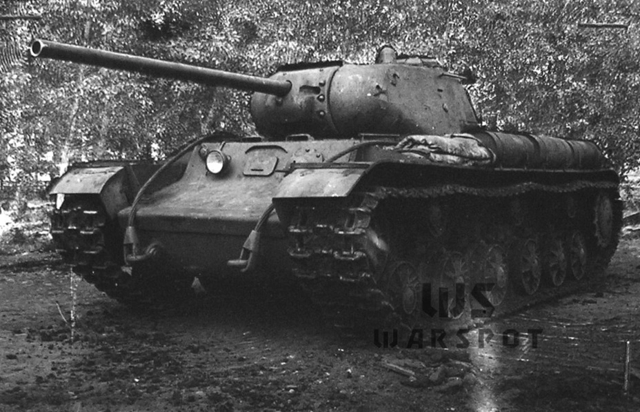 Параллельно шли работы по Объекту 238 (КВ-1с с 85-мм орудием в штатной башне)