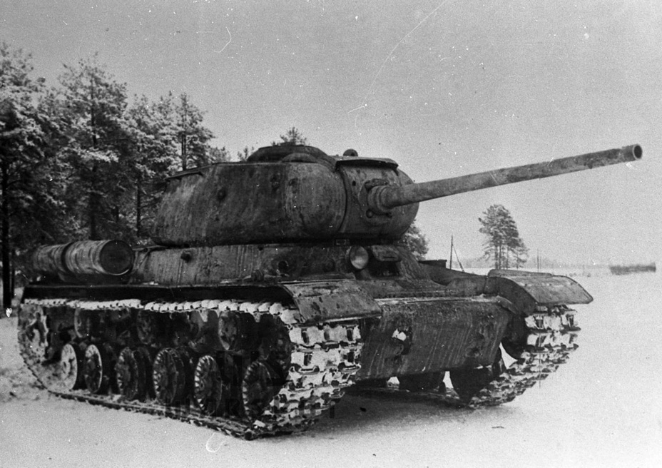 В сентябре 1943 года Объект 237 приняли на вооружение Красной армии как ИС-1 (ИС-85)