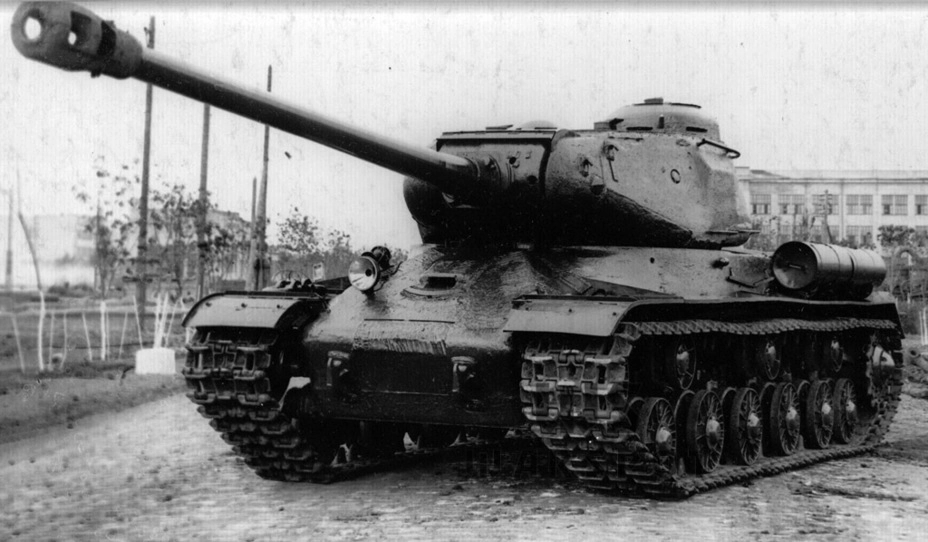 Последней крупной работой Шашмурина в Челябинске стала разработка ИС-2 со спрямлённой носовой деталью корпуса