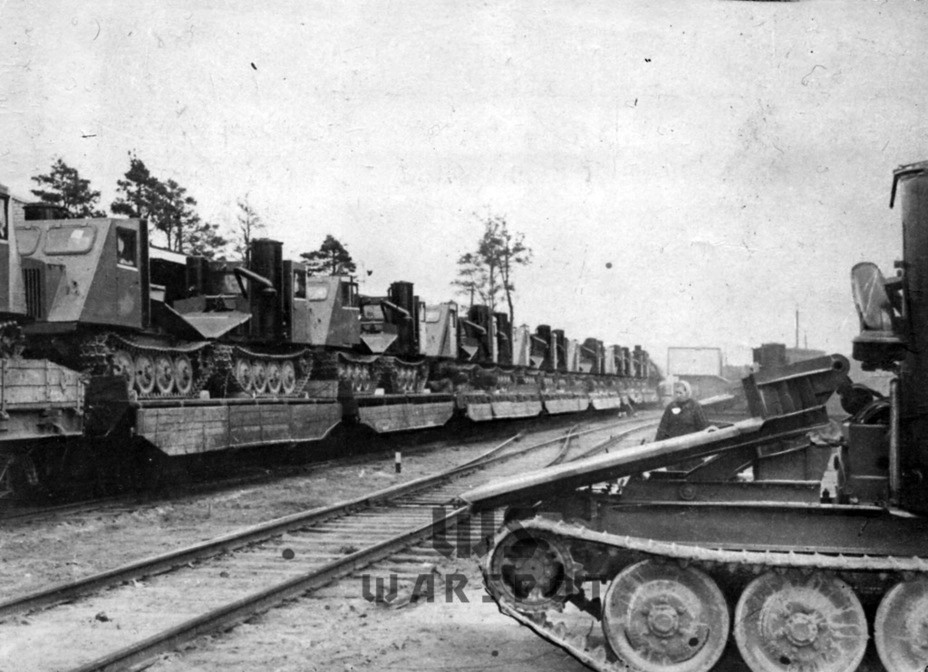 КТ-12 — первая машина, разработанная с участием Шашмурина на Кировском заводе после возвращения в Ленинград