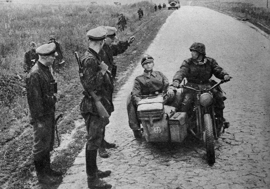 Датские эсэсовцы на марше, 1942 год folkedrab.dk