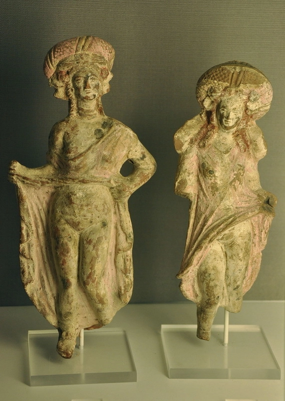 Терракотовые статуэтки жриц любви из Александрии, II–I века до н.э. Музей Аларда Пирсона, Амстердам. Фото автора