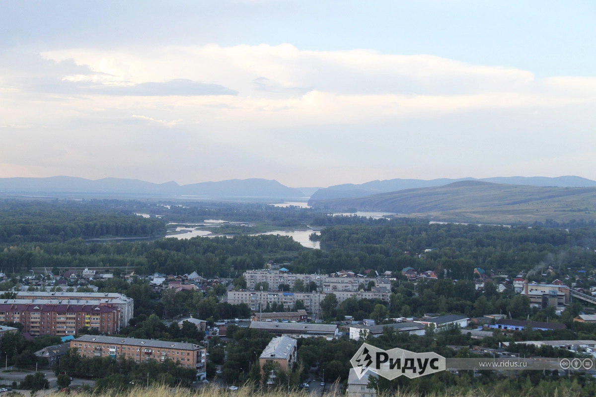 Вид на Абакан с горы Любви