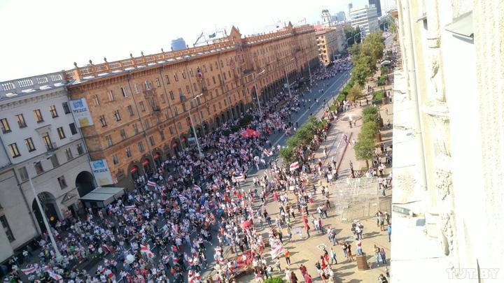 Протестующие на улице Ленина. © tut.by