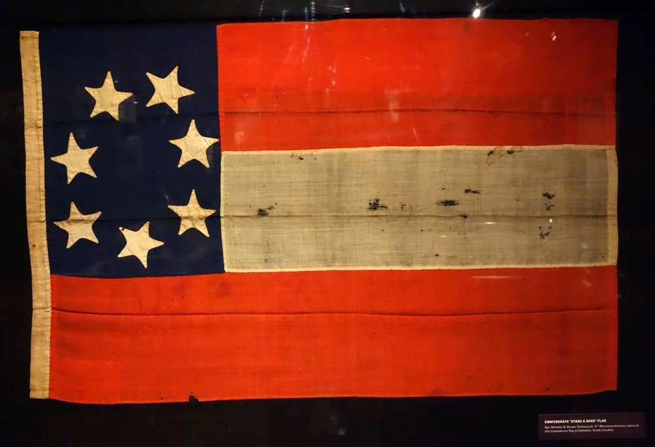 Оригинальный конфедератский флаг «звёзды и брусья» («stars and bars») Оригинальный конфедератский флаг «звёзды и брусья» («stars and bars»)