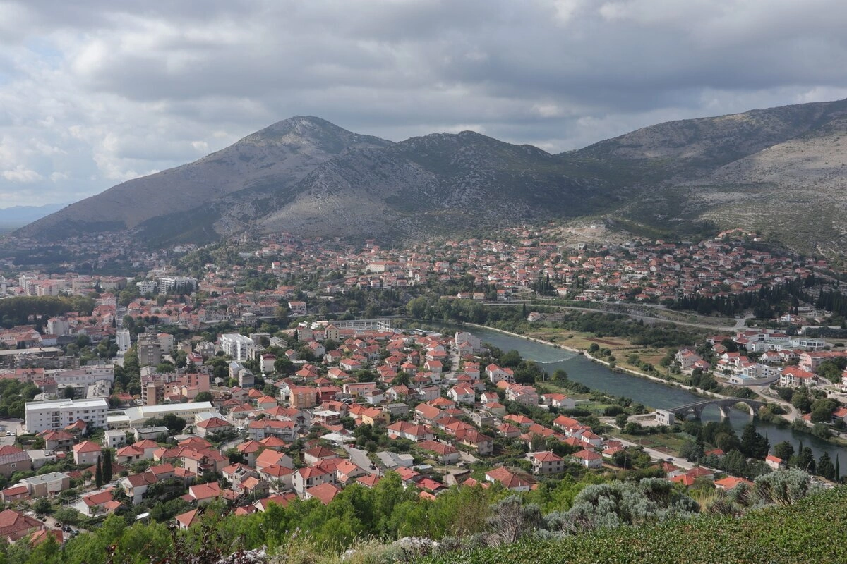 Колоритен и аутентичен.