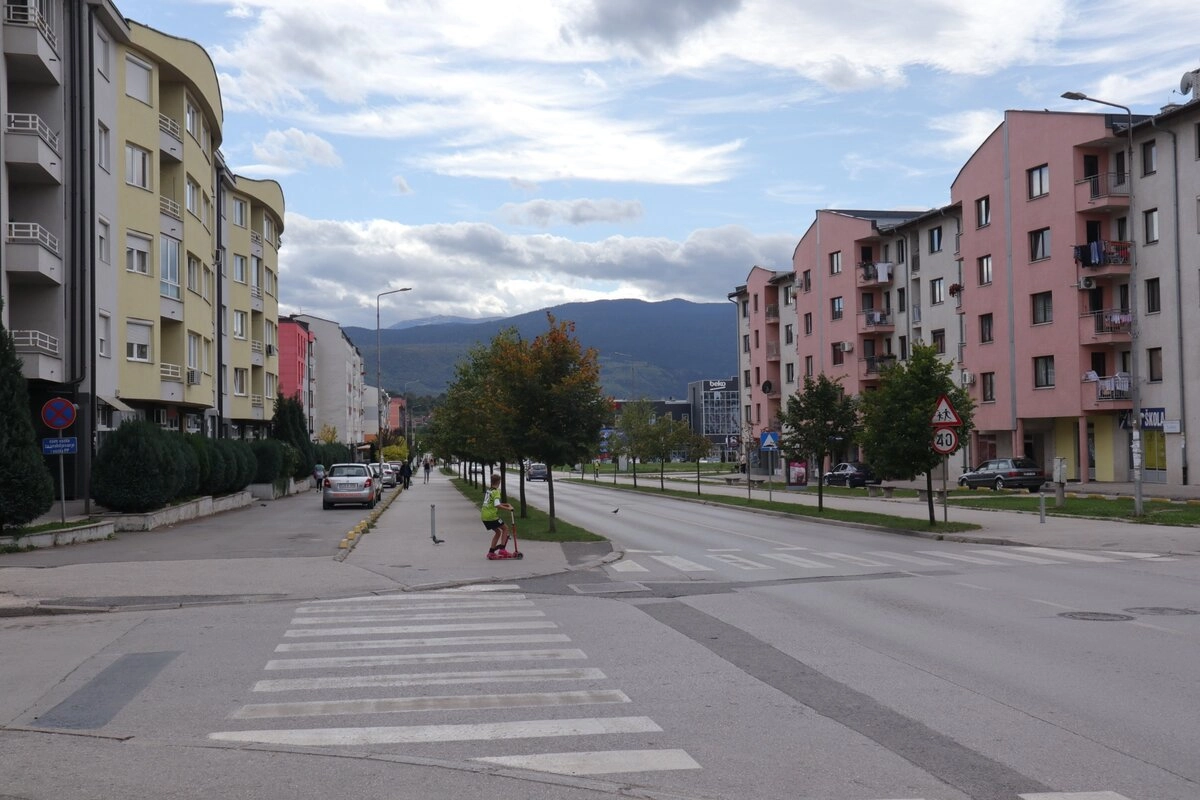 Республика Сербская включает в себя и часть столицы Сараева - город Источно Сараево. Довольно ухоженный свежеостроенный город - здесь практически нет никаких следов войны.