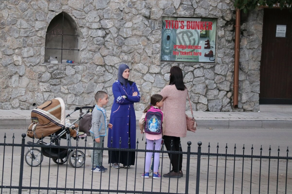 Мусульмане, католики, православные - все они живут и рядом вперемешку, и жили спокон веку независимо от энтитета.