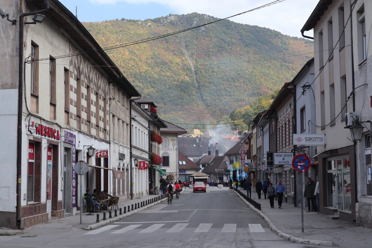 Нет, здесь определённо не стоит торопиться никуда, нужно сесть и проникнуться этим боснийским духом. Поймёшь Боснию - поймёшь Балканы.