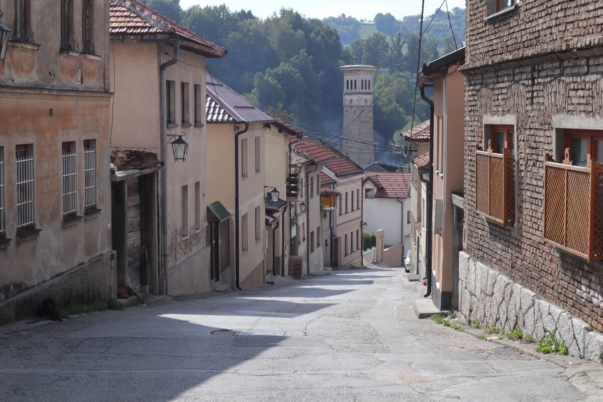 Вот эти рельефные улочки, виды из окна. Ради только них уже сюда стоит приехать.