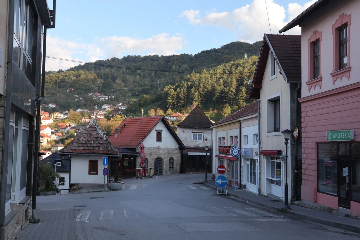Или, вот, городок со смешным названием Яйце.