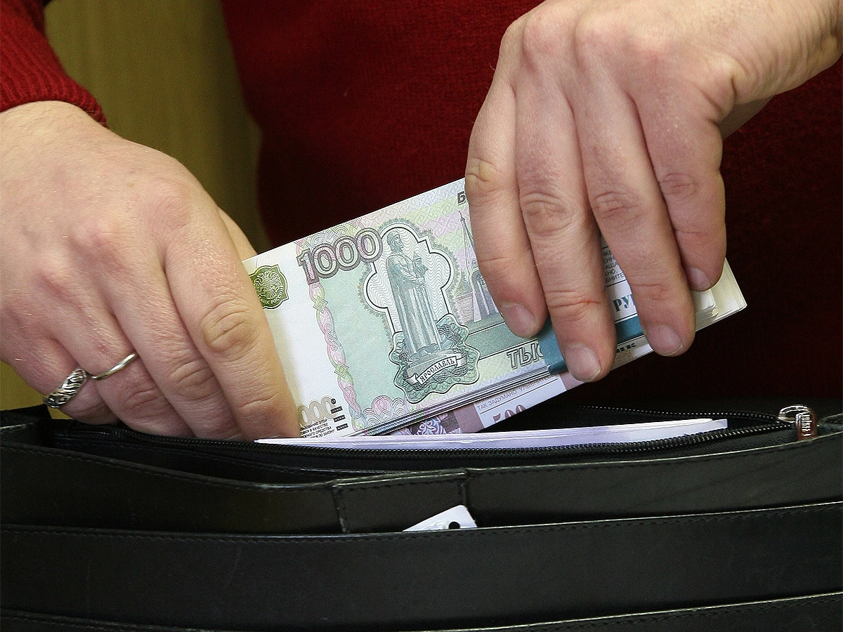 Поднимают зарплаты чиновникам. Увеличение зарплаты. Поднимают зарплаты чиновникам. Зп чиновников. Ежедневник федеральных чиновников.