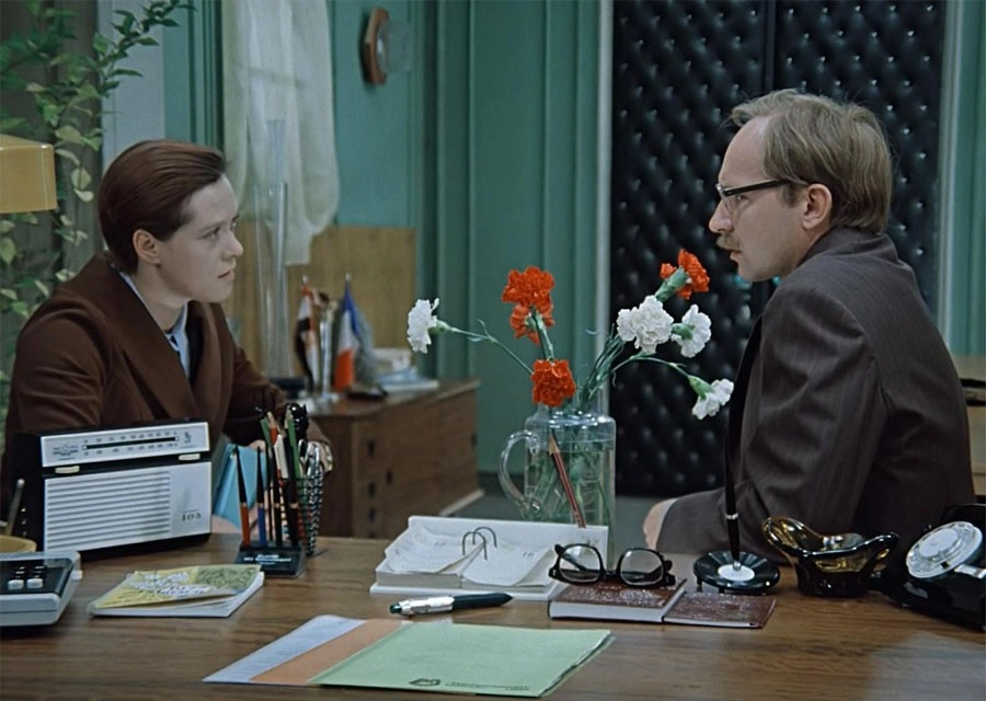 кадр из кинофильма "Служебный роман"