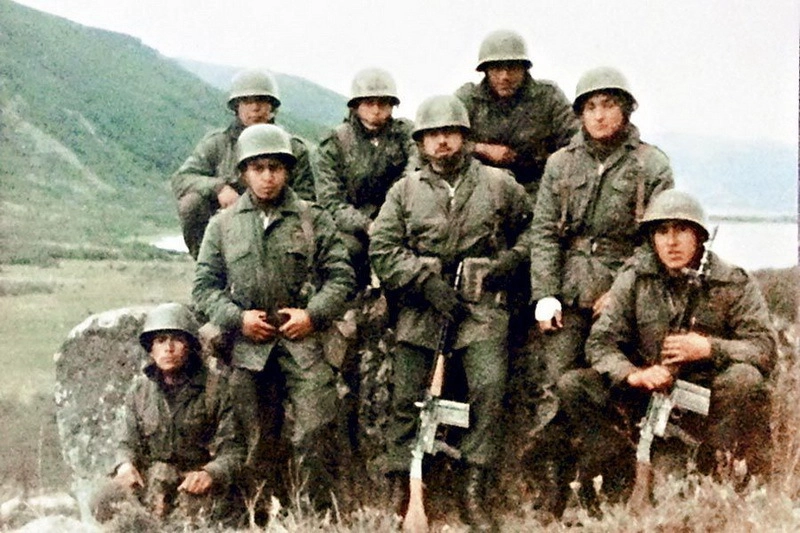 Группа аргентинских солдат на Огненной земле, декабрь 1978 года. latercera.com