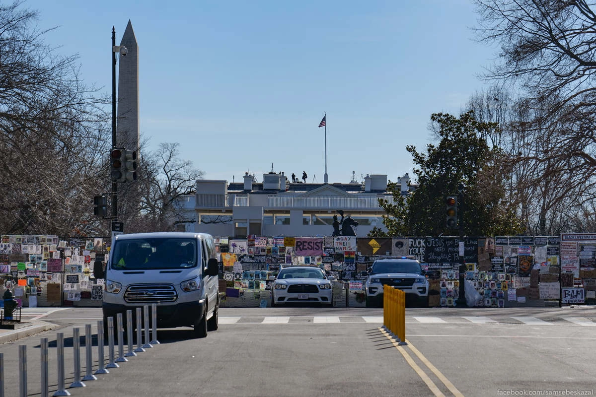 Лучший вид на Белый дом, что я смог сделать находясь вблизи от него.