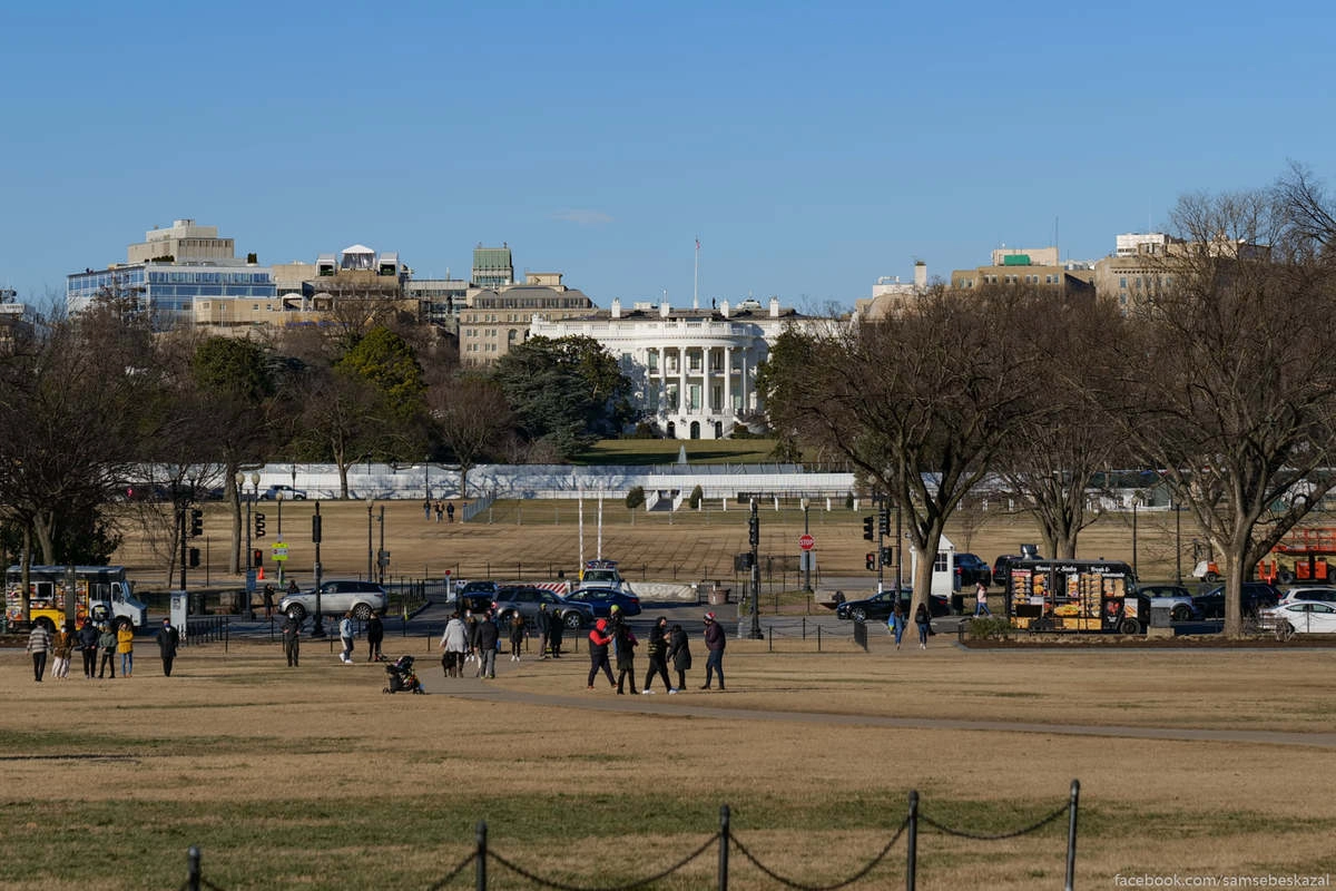 Единственный нормальный ракурс я нашел у подножия монумента Вашингтону.