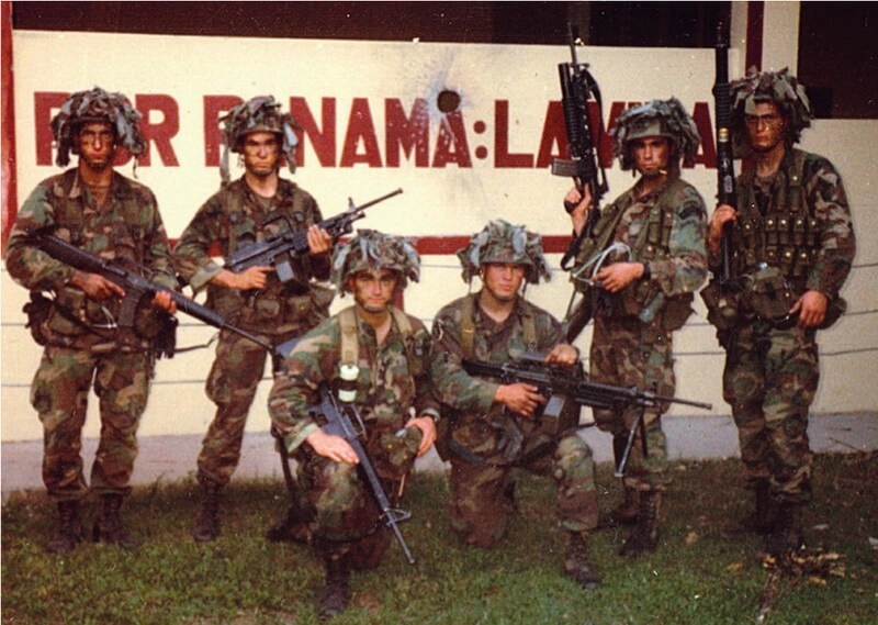 Бойцы 3-го батальона 75-го полка рейнджеров в захваченном аэропорту. Источник: Leign Neville. US Army rangers 1989–2015. — Osprey Publishing, 2016