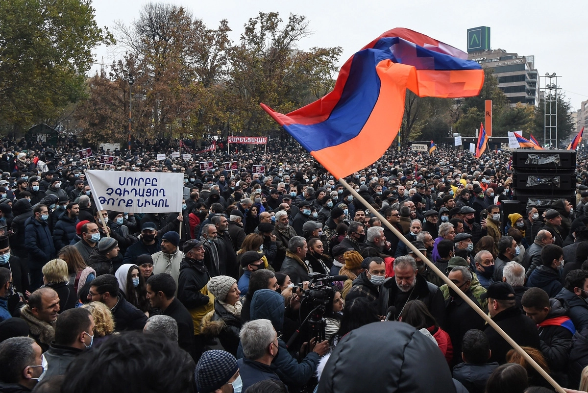 Акция протеста у здания мэрии Еревана 5 декабря. 