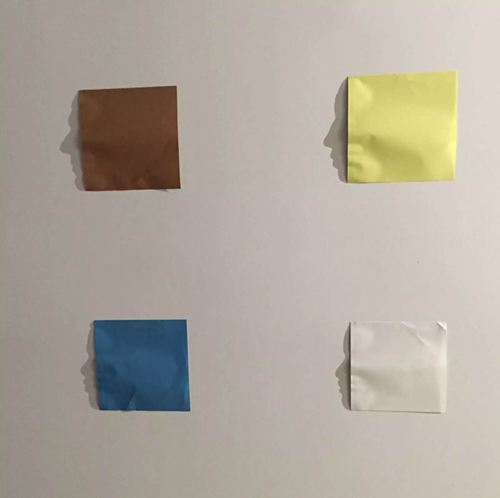 Тени в виде лиц, образовавшиеся от мятых стикеров. 