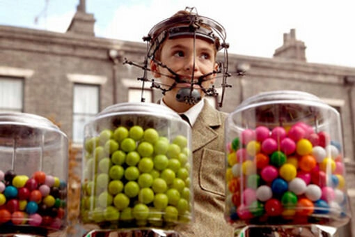 В "Чарли и Шоколадной фабрике" юного Вилли Вонку сыграл малоизвестный актер Блэр Данлоп.