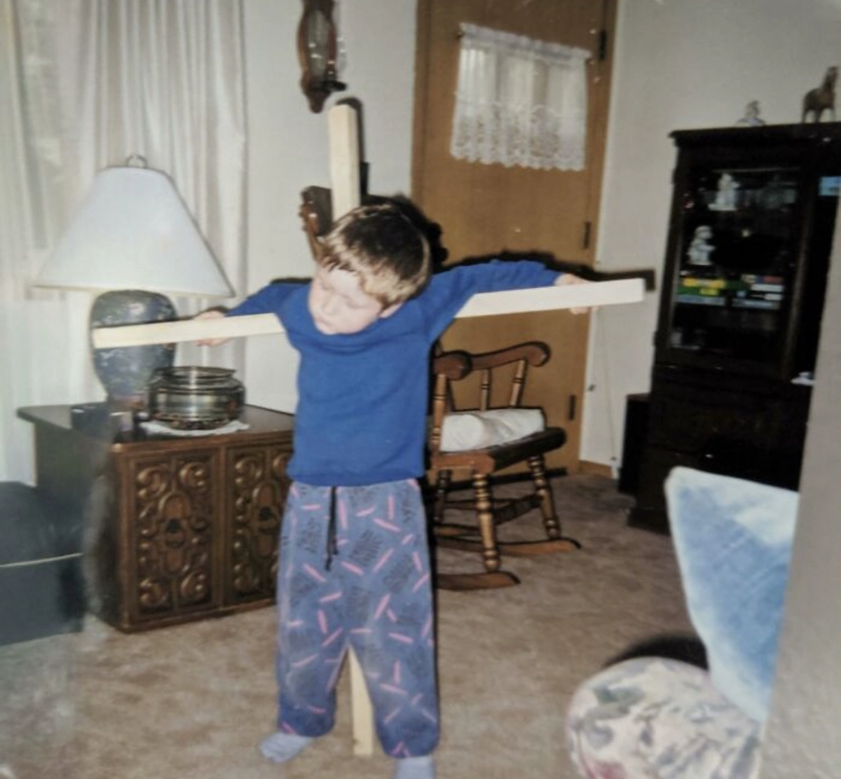 "До сих пор не понимаю, как я уговорил родителей сделать мне крест, чтобы я мог сыграть Иисуса в школьном спектакле".